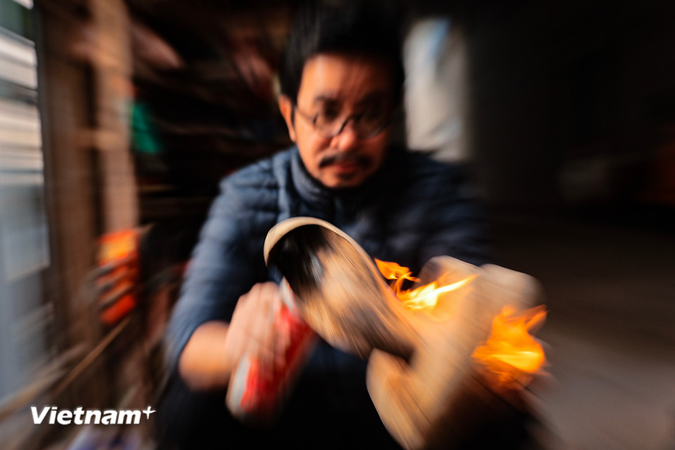 Trong ý tưởng sáng tạo các bức tượng độc bản của Nghệ nhân Nguyễn Tấn Phát, hình tượng rắn đại diện cho sự thông minh, sinh sôi mãnh liệt và sức sống dẻo dai. (Ảnh: Hoài Nam/Vietnam+)