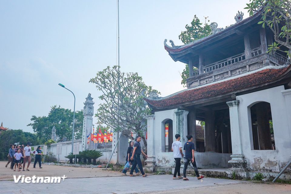 Chùa Đậu (Thường Tín, Hà Nội) từng có nhiều triều đại vua, chúa lui tới lễ bái, cầu cho quốc thái dân an và tương truyền rất linh ứng. Hàng năm, nhiều chí sĩ đến đây cầu nguyện đăng khoa, công danh rạng rỡ, sự nghiệp viên thành. (Ảnh: Hoài Nam/Vietnam+)