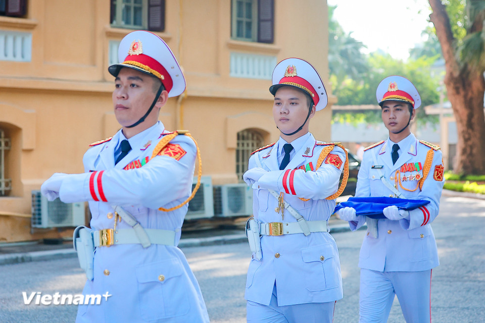 នេះគឺជាសកម្មភាពផ្លូវការ និងដ៏ឧឡារិករបស់ប្រទេសសមាជិកអាស៊ាន ដែលបង្ហាញពីស្មារតីនៃសាមគ្គីភាព កិច្ចសហប្រតិបត្តិការ និងធ្វើការឆ្ពោះទៅរកសហគមន៍អាស៊ានប្រកបដោយសន្តិភាព ស្ថិរភាព និងវិបុលភាព។ (រូបថត៖ Hoai Nam/Vietnam+)