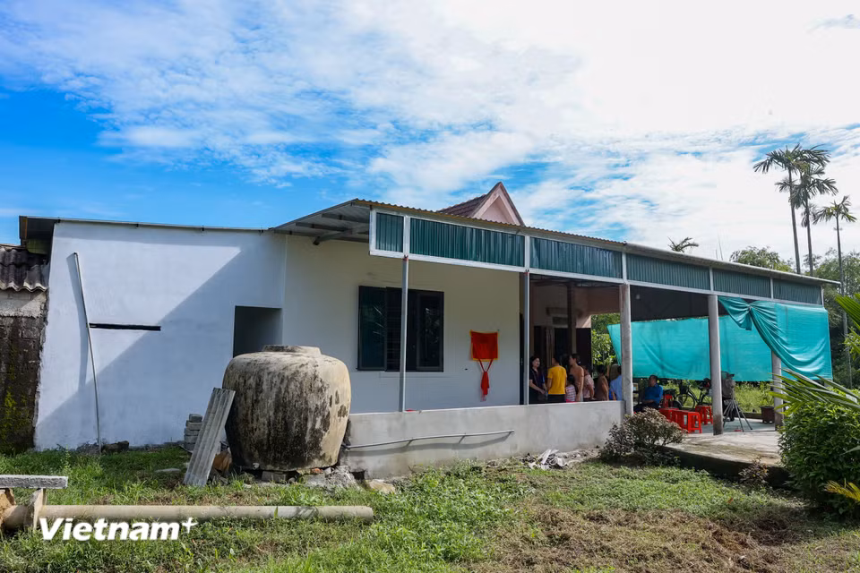 Hoạt động trên là dịp để tỏ lòng biết ơn đến sự hy sinh anh dũng của Nhà báo, Liệt sỹ Lê Viết Vượng (nguyên phóng viên Thông tấn xã Việt Nam). (Ảnh: Hoài Nam/Vietnam+)