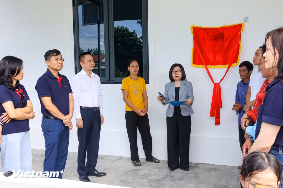 Với sự đồng hành của Samsung Việt Nam, Báo Điện tử VietnamPlus và Văn phòng của Thông tấn xã Việt Nam đã hỗ trợ gia đình xây dựng căn nhà mới. (Ảnh: Hoài Nam/Vietnam+)