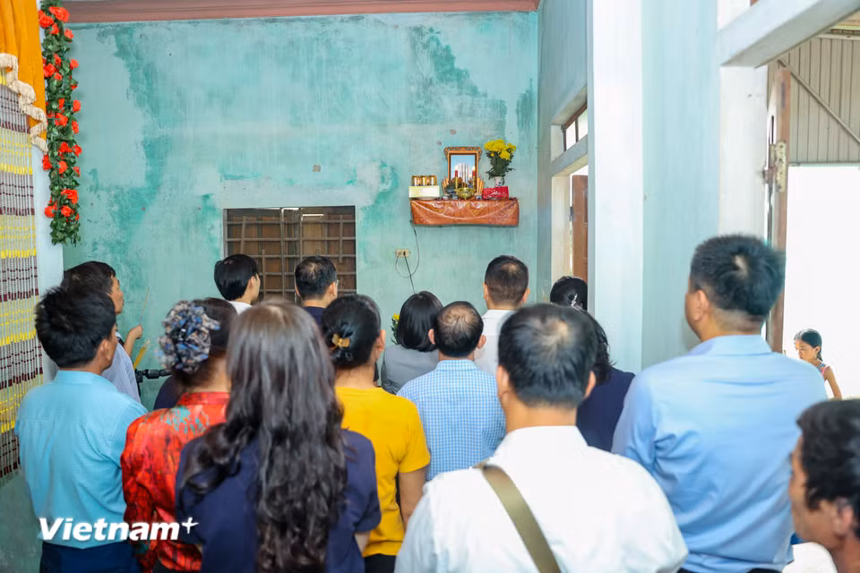 Nhà báo, Liệt sỹ Lê Viết Vượng sinh năm 1939, tại xã Sơn Trà, huyện Hương Sơn (nay là xã Tứ Mỹ, tỉnh Hà Tĩnh). Năm 1962, sau khi hoàn thành nghĩa vụ quân sự, ông học nghiệp vụ báo chí và trở thành phóng viên tin của Việt Nam Thông tấn xã vào năm 1966. (Ảnh: Hoài Nam/Vietnam+)