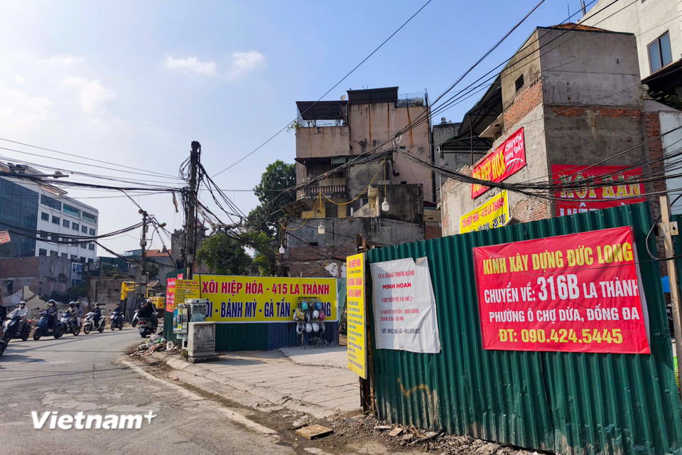 Dự án đường Vành đai 1 đoạn Hoàng Cầu-Voi Phục có chiều dài hơn 2,2 km, điểm đầu tại nút giao Ô Chợ Dừa và điểm cuối tại nút giao Voi Phục. Tuyến đi qua các phường Ô Chợ Dừa, Giảng Võ, Láng và cắt qua các trục Cát Linh-La Thành-Láng Hạ-Giảng Võ-Nguyễn Chí Thanh. (Ảnh: Hoài Nam/Vietnam+)