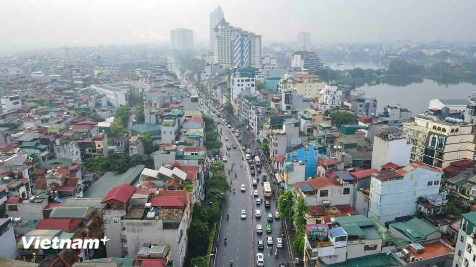Trục đường Âu Cơ-Nghi Tàm được đưa vào khai thác dịp kỷ niệm 70 năm ngày Giải phóng Thủ đô, đây cũng là tuyến đường chính nối phố cổ Hà Nội với sân bay Nội Bài. (Ảnh: Hoài Nam/Vietnam+)