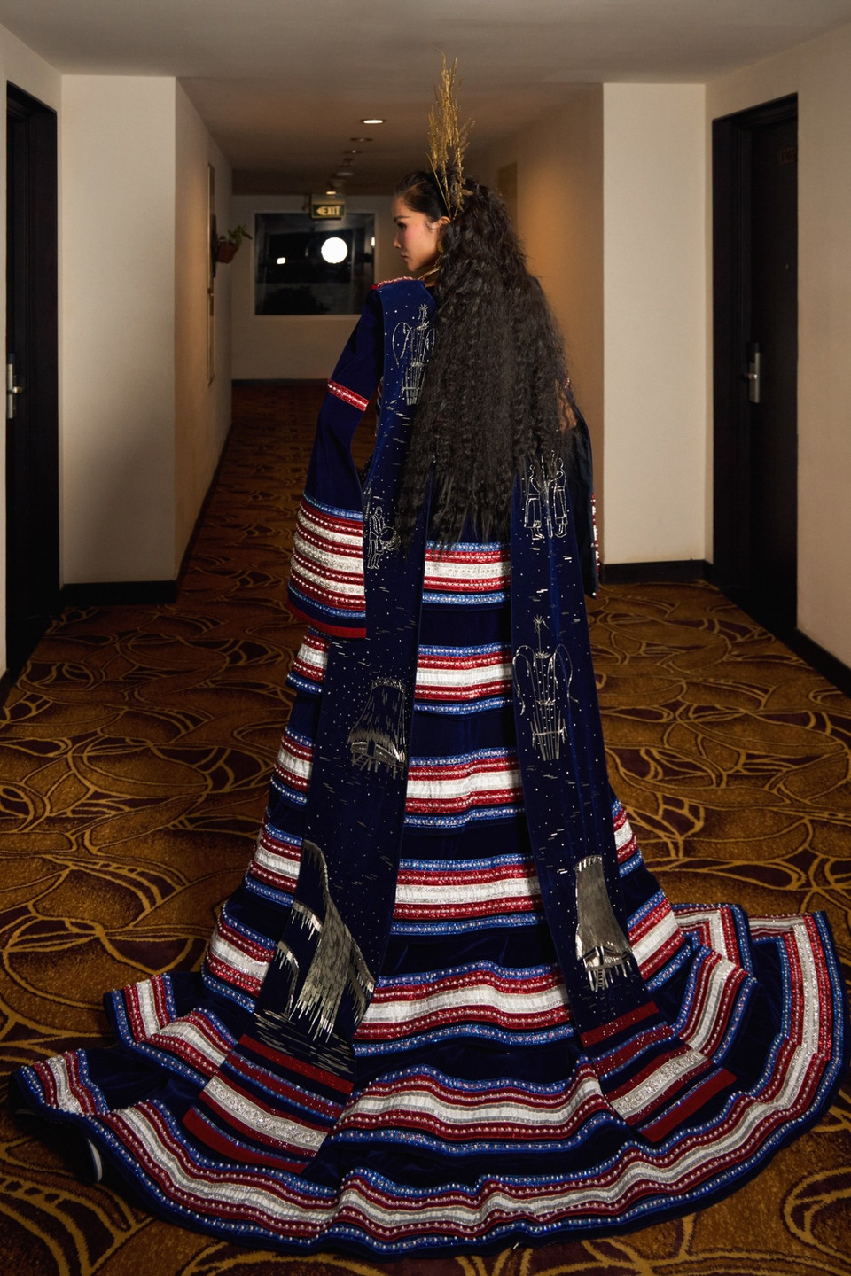 Đặc biệt, H’Hen Niê còn tận dụng lại những trang phục đã từng mặc với kiểu tóc và cách phối mới. (Ảnh: CTV/Vietnam+)