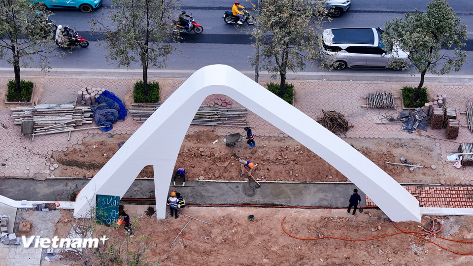 Lãnh đạo Hà Nội yêu cầu chủ đầu tư tập trung toàn bộ nhân lực, vật lực, thiết bị để thi công, sớm hoàn thành và đưa Công viên hồ Phùng Khoang vào hoạt động trước ngày 20/1/2025. (Ảnh: Hoài Nam/Vietnam+)