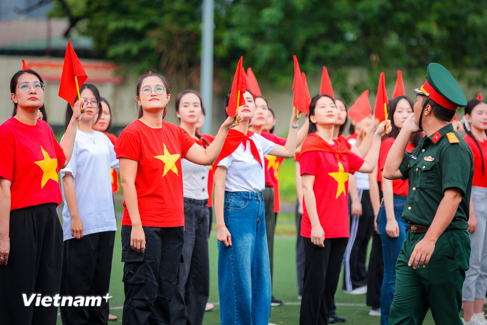 Khối báo chí bảo đảm tuyệt đối 100 % quân số trong quá trình luyện tập. Mặc dù trong thời gian luyện tập có những trường hợp ốm mệt nhưng các nhà báo đều khắc phục tham gia bảo đảm tập luyện đến ngày 2/9. (Ảnh: Hoài Nam/Vietnam+)