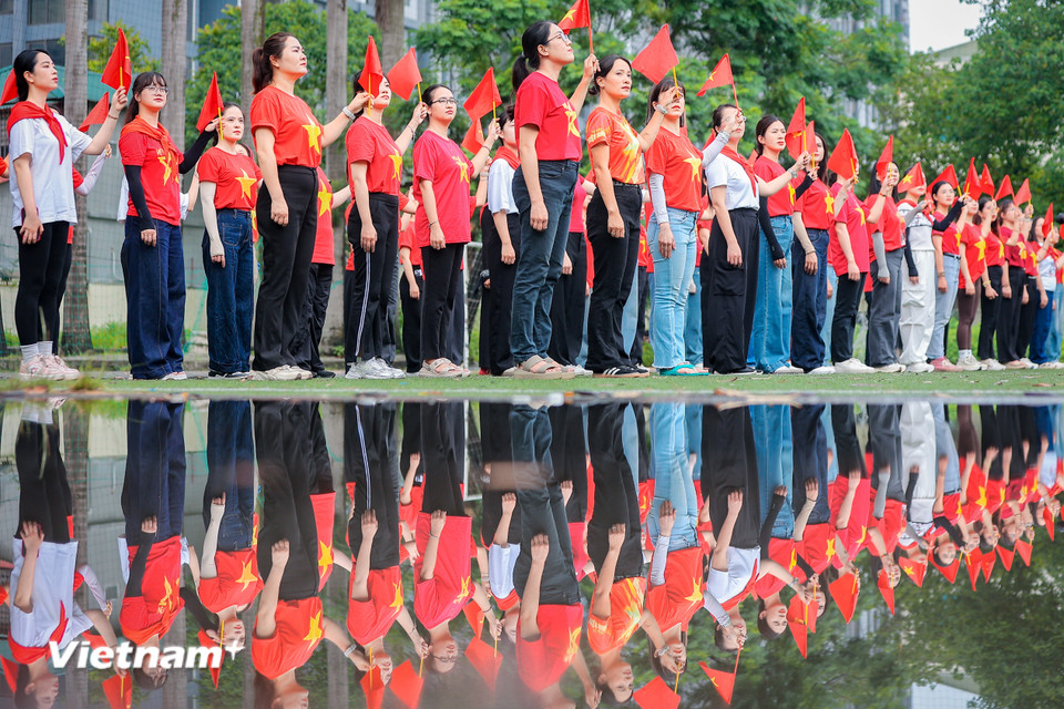 Thực hiện theo Công văn số 3279/BVHTTDL-NTBD ngày 07/7/2025 của Bộ Văn hóa, Thể thao và Du lịch về việc phối hợp tổ chức các hoạt động kỷ niệm 80 năm Cách mạng tháng Tám và Quốc khánh nước Cộng hòa XHCN Việt Nam, Hội Nhà báo Việt Nam được giao nhiệm vụ phối hợp với Bộ Văn hóa, Thể thao và Du lịch tổ chức Khối diễu hành Báo chí cách mạng Việt Nam. (Ảnh: Hoài Nam/Vietnam+)