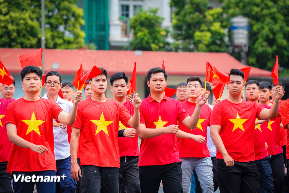 Với tinh thần không khí hăng say, luyện tập vượt nắng, thắng mưa, hoàn thành xuất sắc nhiệm vụ. (Ảnh: Hoài Nam/Vietnam+)