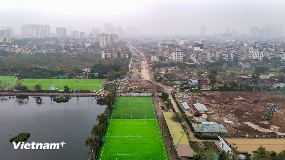 Đường vành đai 2,5 Hà Nội là tuyến đường bộ phụ trợ tuyến đường vành đai 2 và đường Vành đai 3 của Hà Nội, dài khoảng 30 km, đi qua các quận Tây Hồ, Bắc Từ Liêm, Cầu Giấy, Thanh Xuân, Hoàng Mai, nằm hoàn toàn trong nội đô Hà Nội. (Ảnh: Hoài Nam/Vietnam+)