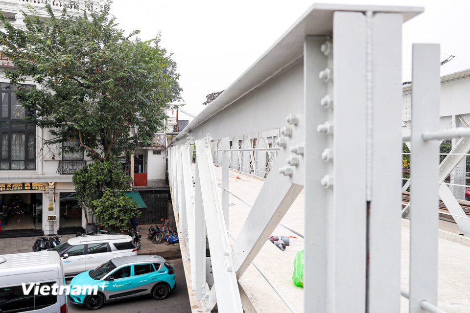 Cầu Long Biên được xây dựng năm 1899 và hoàn thành năm 1902. Ảnh: Hoài Nam/Vietnam+)