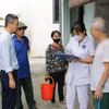 Nhân viên y tế Trạm Y tế xã Vân Đình kiểm tra công tác phòng chống dịch. (Ảnh: PV/Vietnam+)
