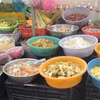Các loại mặt hàng bày bán tại sạp bán thực phẩm ở phường Tân Mỹ (Thành phố Hồ Chí Minh). (Ảnh: Hương Giang/TTXVN) 