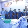 Đội ngũ y bác sỹ tri ân nghĩa cử cao đẹp của người hiến tạng. (Ảnh: PV/Vietnam+)