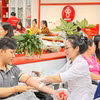 Các bạn trẻ hiến máu tại Lễ hội Xuân hồng 2026. (Ảnh: PV/Vietnam+)
