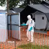 Khu vực cách ly và điều trị bệnh nhân nhiễm virus Ebola tại Mubende, Uganda. (Ảnh: THX/TTXVN)