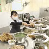 Các đoàn kiểm tra sẽ tập trung vào việc thực hiện các quy định pháp luật về bảo đảm an toàn thực phẩm tại cơ sở kinh doanh dịch vụ ăn uống, bếp ăn tập thể. (Ảnh minh họa: TTXVN/Vietnam+)