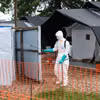 Khu vực cách ly và điều trị bệnh nhân nhiễm virus Ebola tại Mubende, Uganda. (Ảnh: THX/TTXVN)