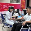 Bạn trẻ tham gia hiến máu tình nguyện. (Ảnh: T.G/Vietnam+)