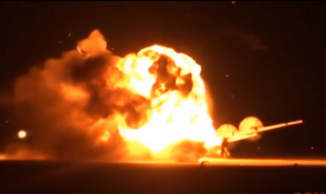 Clip máy bay Tu-95 của Nga bất ngờ phát nổ trên đường chạy ảnh 1