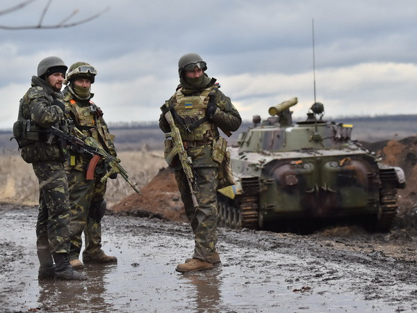 Quốc hội Ukraine thông qua luật cho phép chỉ huy bắn tại chỗ ảnh 1