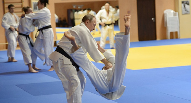 Tổng thống Putin đọ sức với "sư phụ" của đội tuyển judo Nga ảnh 1