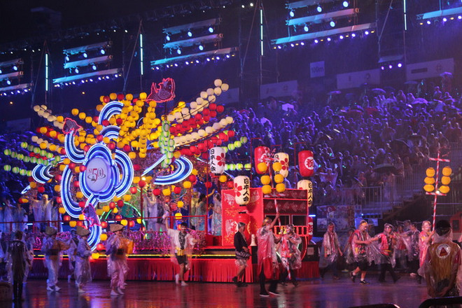 Lễ hội Chingay rực rỡ sắc màu và âm thanh "thắp sáng" Singapore ảnh 1