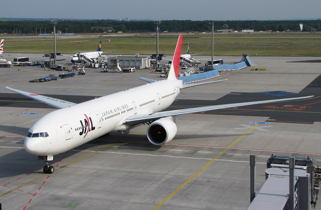 Nhật Bản: Máy bay chở 228 người hạ cánh khẩn cấp do sự cố động cơ ảnh 1