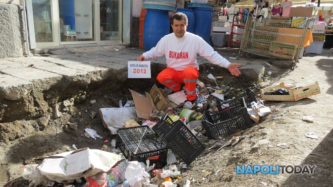 Bác sỹ nổi tiếng khắp Italy vì sở thích chụp ảnh bên "hố tử thần" ảnh 1