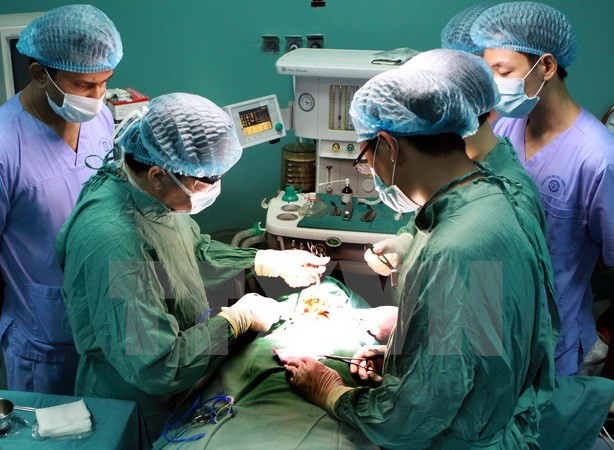 Cấp cứu kịp thời bệnh nhân bị vật sắc đâm thấu buồng tim ảnh 1