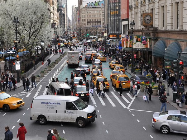 Kinh tế Mỹ tăng trưởng vượt mức dự báo, Fed xem xét tăng lãi suất ảnh 1