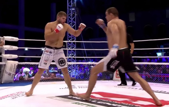 [Video] Rợn tóc gáy với pha gãy ống chân của võ sỹ đấu trường MMA ảnh 1