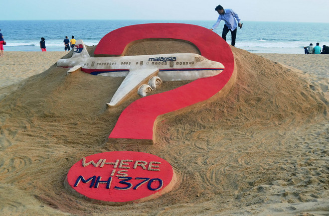 Cựu thủ tướng Malaysia hoài nghi báo cáo sơ bộ về MH370 ảnh 1