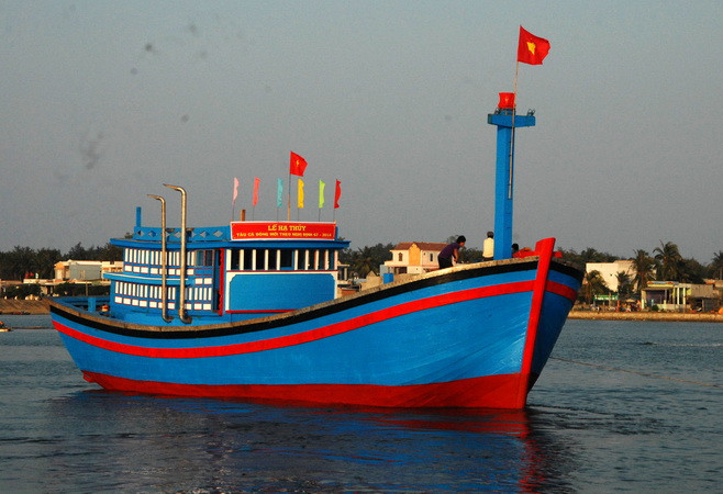 Quảng Bình hạ thủy tàu vỏ gỗ đầu tiên đóng mới theo Nghị định 67 ảnh 1