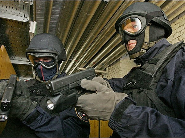 [Video] Áo bắt hai nghi can trong vụ tấn công khủng bố tại Pháp ảnh 1