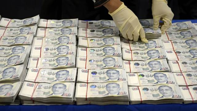 Singapore: Táo tợn đóng giả cảnh sát để cướp hơn 1 triệu SGD ảnh 1