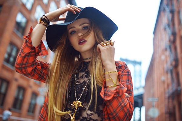 Mê mẩn với Kristina Bazan - blogger thời trang 20 tuổi ảnh 1