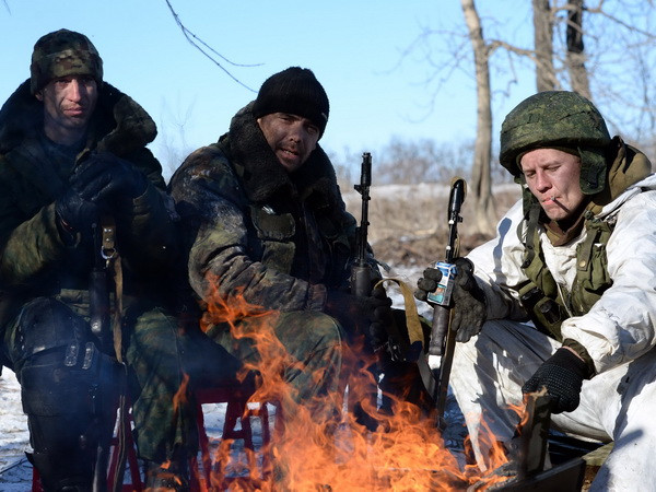 Ukraine: Quân ly khai tại Donetsk bắt đầu trả lương hưu bằng USD ảnh 1