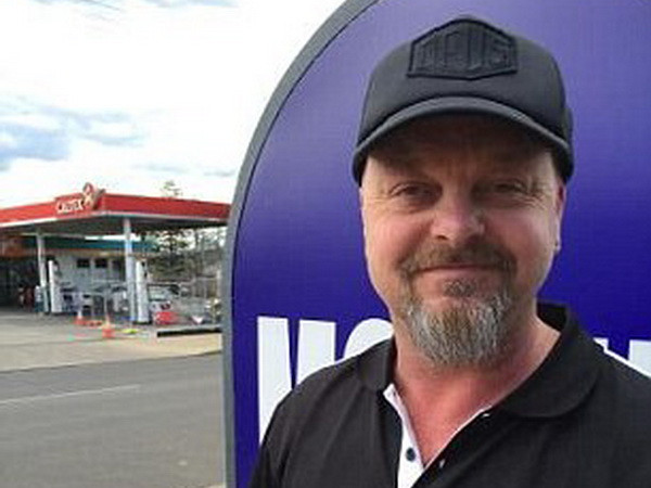 [Video] Anh hùng giữa đời thực lao vào ngọn lửa để cứu người ảnh 1