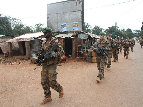 Tổng thống CH Trung Phi về nước sớm để giải quyết làn sóng bạo lực ảnh 1