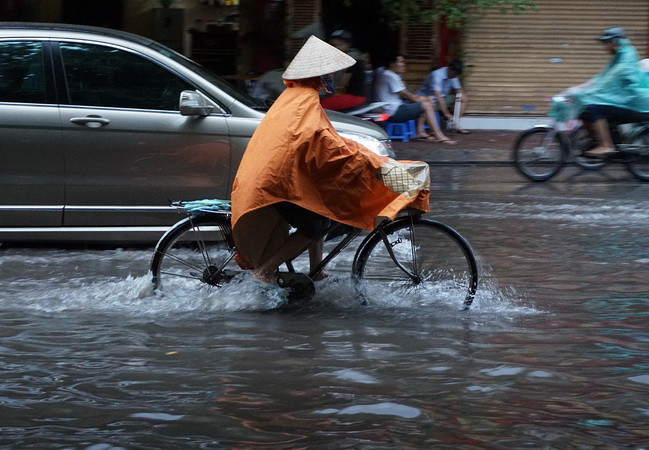 Tiền Giang: Mưa to kéo dài, nhiều tuyến đường chìm trong “biển nước" ảnh 1