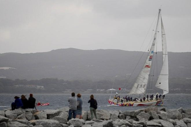 Thuyền Việt Nam gặp thời tiết xấu trong chặng đua quanh thế giới ảnh 1