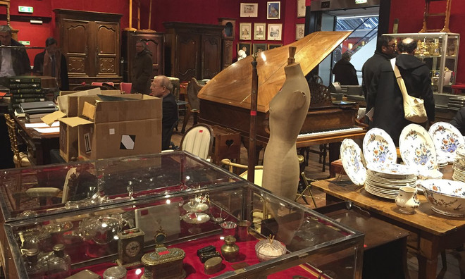 Pháp bắt giữ nhóm nhân viên khuân vác đánh cắp 250 tấn cổ vật ảnh 1