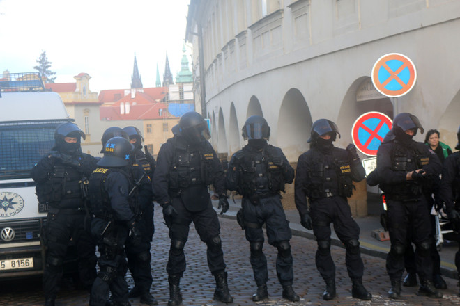 Châu Âu đang bị chủ nghĩa khủng bố lấn át ngay “trên sân nhà” ảnh 1