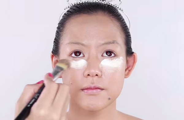 Hóa thân thành nàng thiên nga đen huyền bí cho ngày Halloween ảnh 3