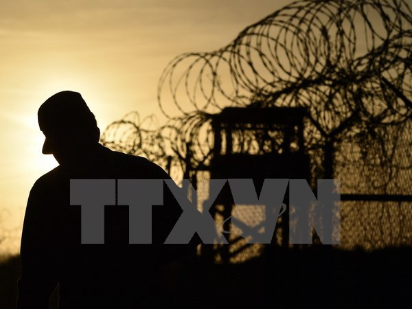 Binh sỹ Mỹ tại căn cứ hải quân Mỹ trên vịnh Guantanamo ngày 9/4/2014. (Nguồn: AFP/TTXVN) Lầu Năm Góc đang tìm địa điểm thay thế nhà tù Guantanamo ảnh 1