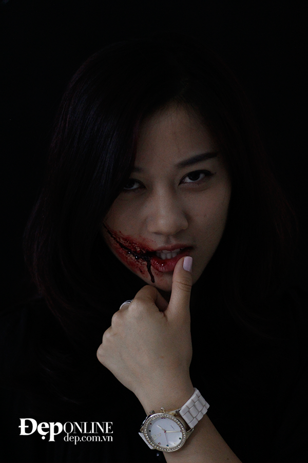 Các bước trang điểm đơn giản để hóa thân thành ma nữ ngày Halloween ảnh 12