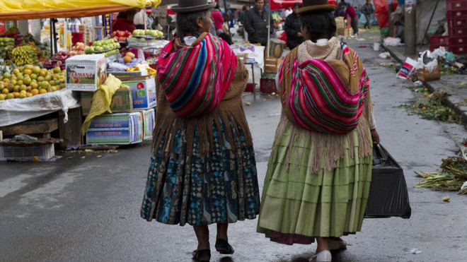 Người dân Bolivia đổ xô đi gửi tiền tiết kiệm để lấy lãi suất ảnh 1