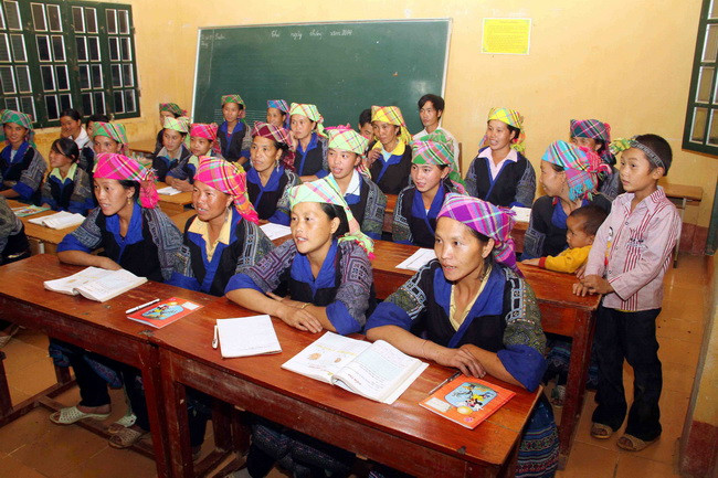 [Photo] Lớp học xóa mù chữ buổi tối cho đồng bào Mù Cang Chải ảnh 4