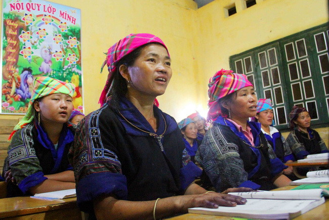 [Photo] Lớp học xóa mù chữ buổi tối cho đồng bào Mù Cang Chải ảnh 5